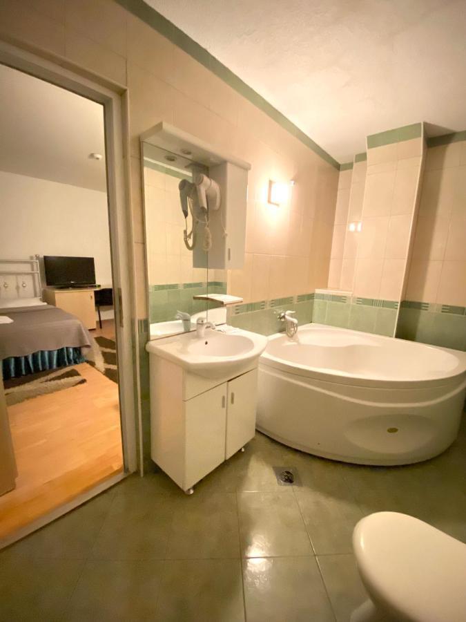 Hotel Sara & Spa Prishtine Bagian luar foto
